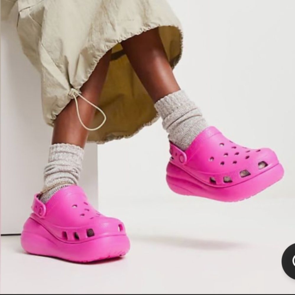 NWOT. Crocs fucsia top, Crocs Classic Clog. 8‎